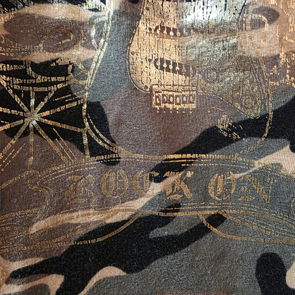 Camouflage Graphic Tee with Metallic Guitar Wing Print - Women - Picture 4 of 6